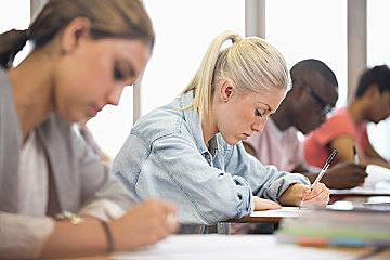 毕业季，新加坡政府推出“职业起步计划”