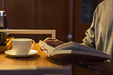 O-Level课窝考试服务|确认过眼神，英语表达中的“送秋波”