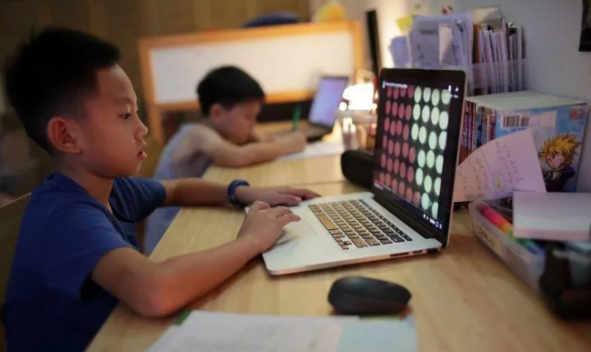 课窝O-level:居家学习即将纳入新加坡学校课程,国会教育委员会强调家长须从旁辅助 课窝O-level:居家学习即将纳入新加坡学校课程,国会教育委员会强调家长须从旁辅助