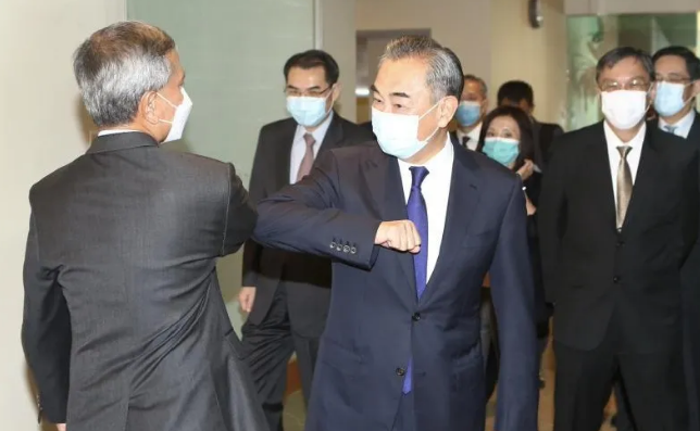 课窝O-level:中新两国外长承诺将相互支持经济复苏,新加坡10月19日恢复新中签证申请 课窝O-level:中新两国外长承诺将相互支持经济复苏,新加坡10月19日恢复新中签证申请